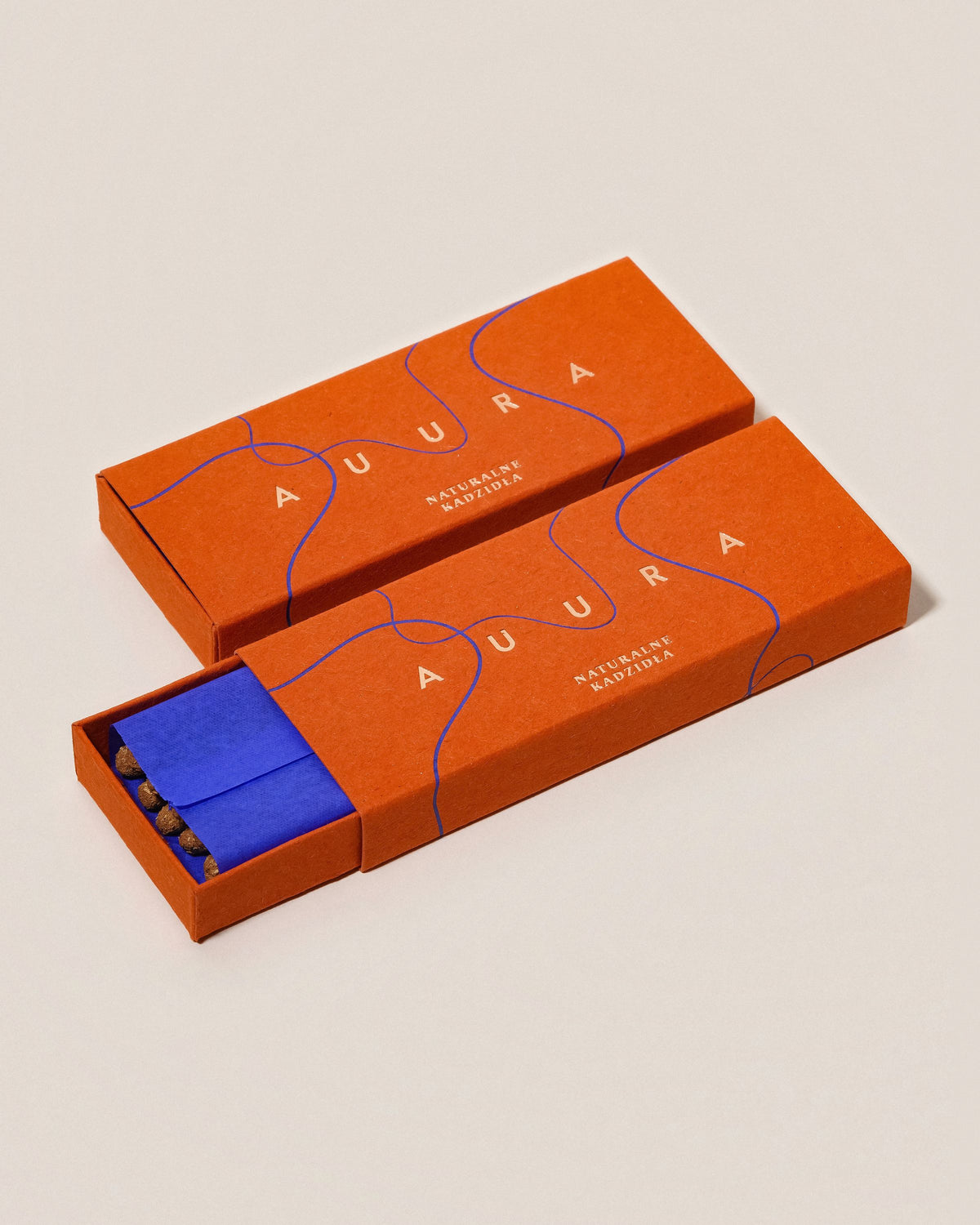 Dwa pudełka kadzideł PALO SANTO / PATCHOULI, jedno uchylone